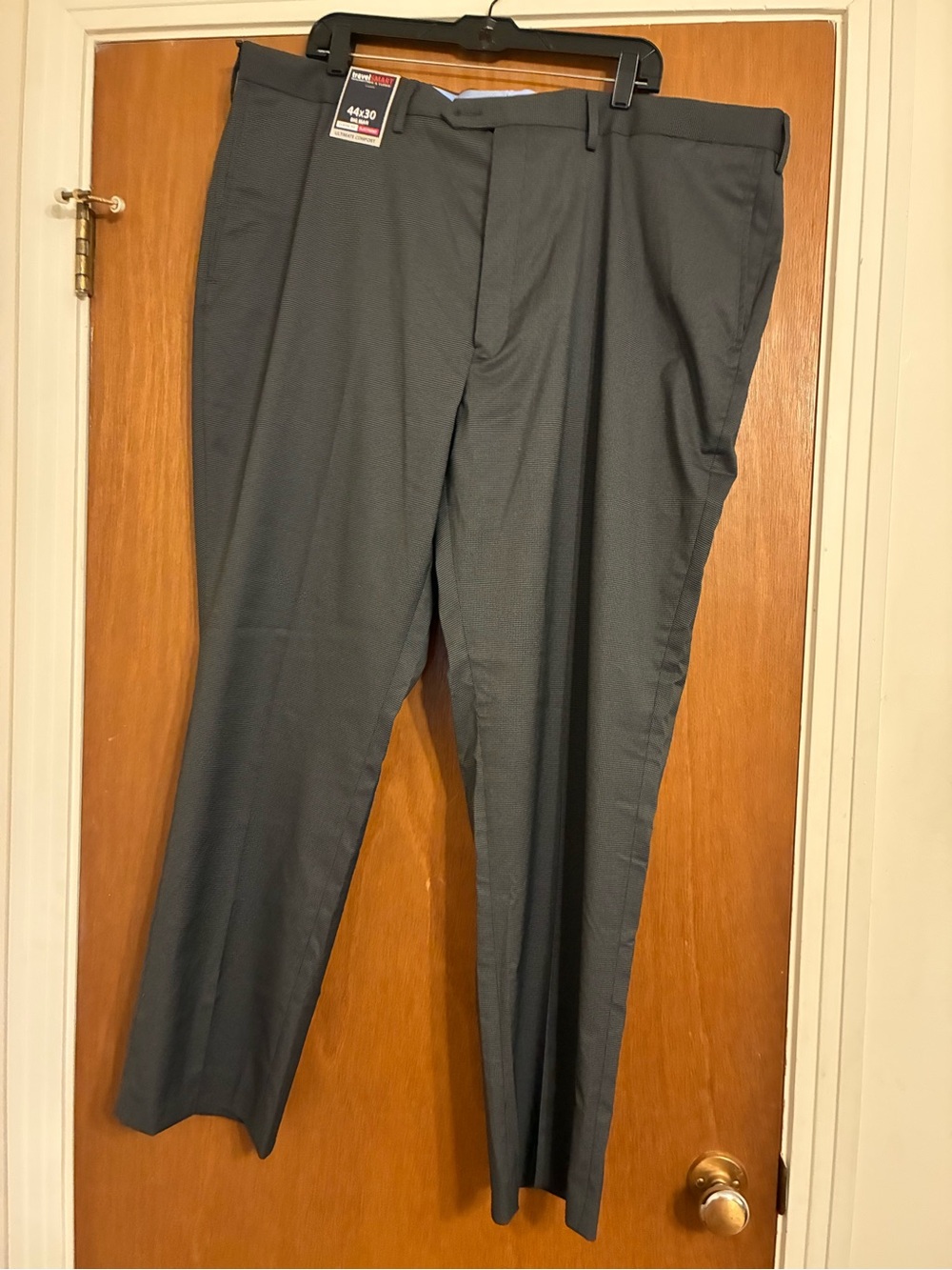 NWT Men’s Roundtree & Yorke 44x30 gray classic fit, flat front pants